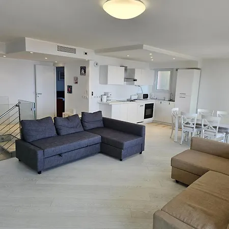 Apartment The Blue House, Lovely In The Cote D'azur For 6 People